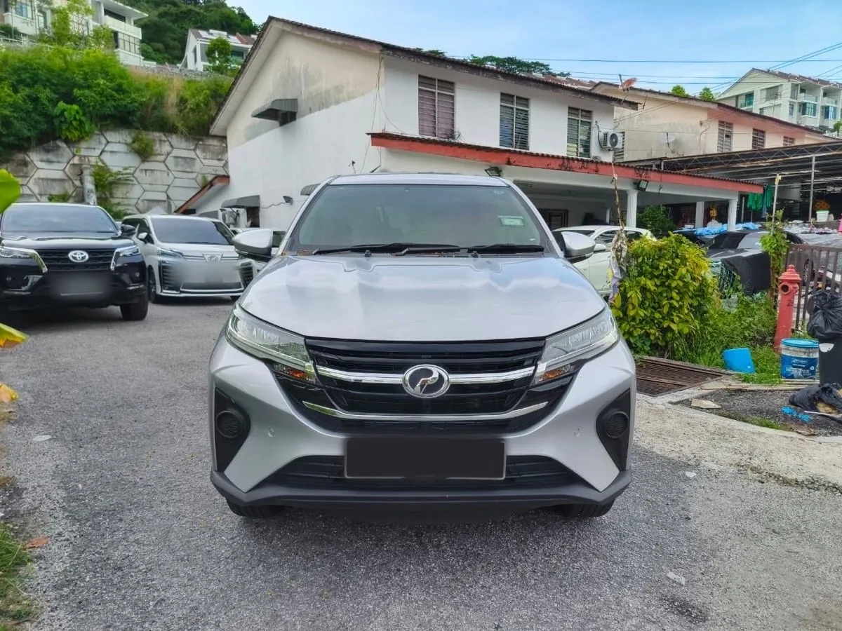 Toyota Aruz 1.5 — Seven-seat SUV, front three-quarter view