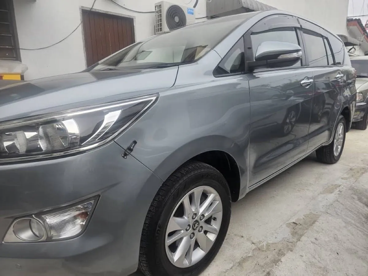 Toyota Innova 2.0 — Seven-seat MPV, front three-quarter view